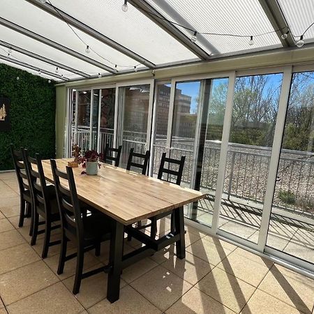 Lake Apartment, 2X Free Garage, 10 Mins To Centre Bratislava Buitenkant foto
