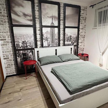 Lake Apartment, 2X Free Garage, 10 Mins To Centre Bratislava Buitenkant foto