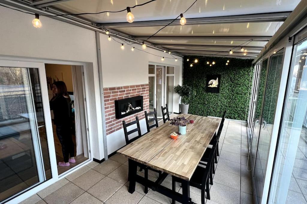 Lake Apartment, 2X Free Garage, 10 Mins To Centre Bratislava Buitenkant foto