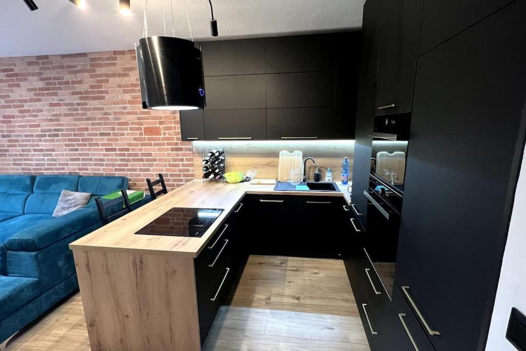 Lake Apartment, 2X Free Garage, 10 Mins To Centre Bratislava Buitenkant foto