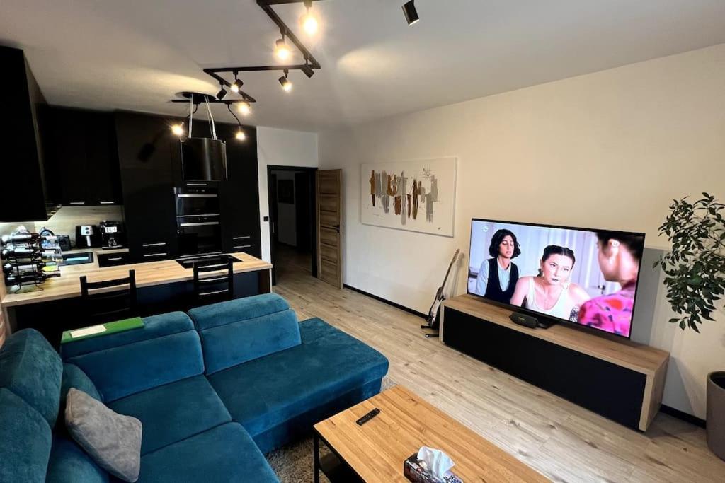 Lake Apartment, 2X Free Garage, 10 Mins To Centre Bratislava Buitenkant foto