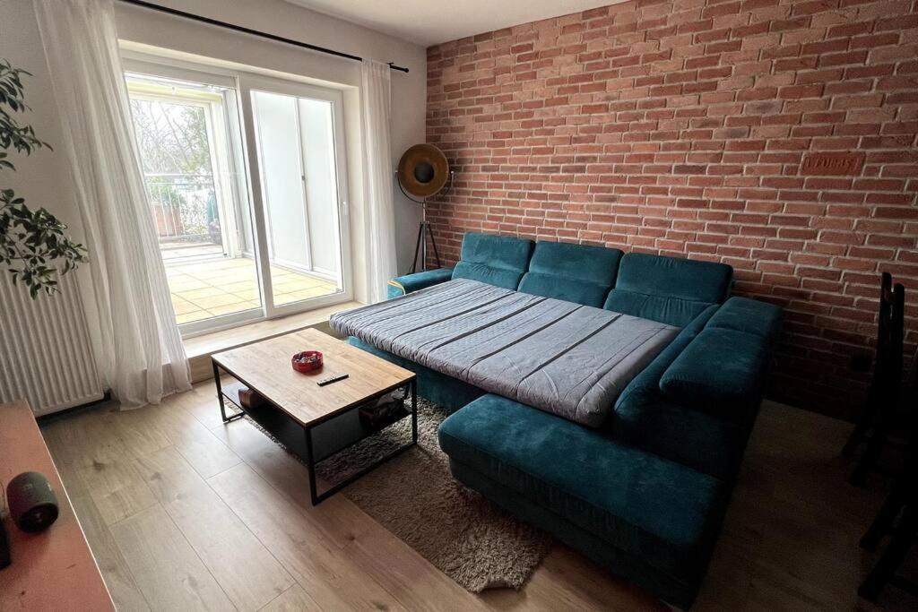 Lake Apartment, 2X Free Garage, 10 Mins To Centre Bratislava Buitenkant foto